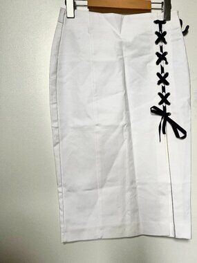Jupe crayon blanche Zara à laçage noir – Taille XS